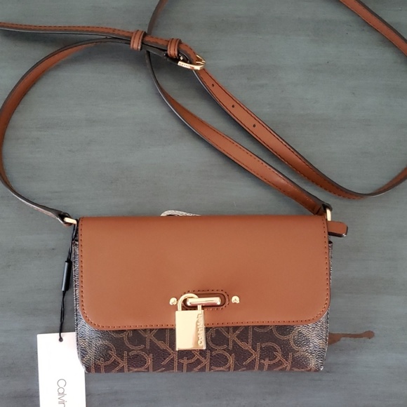 Calvin Klein Handbags - Calvin Klein Purse
